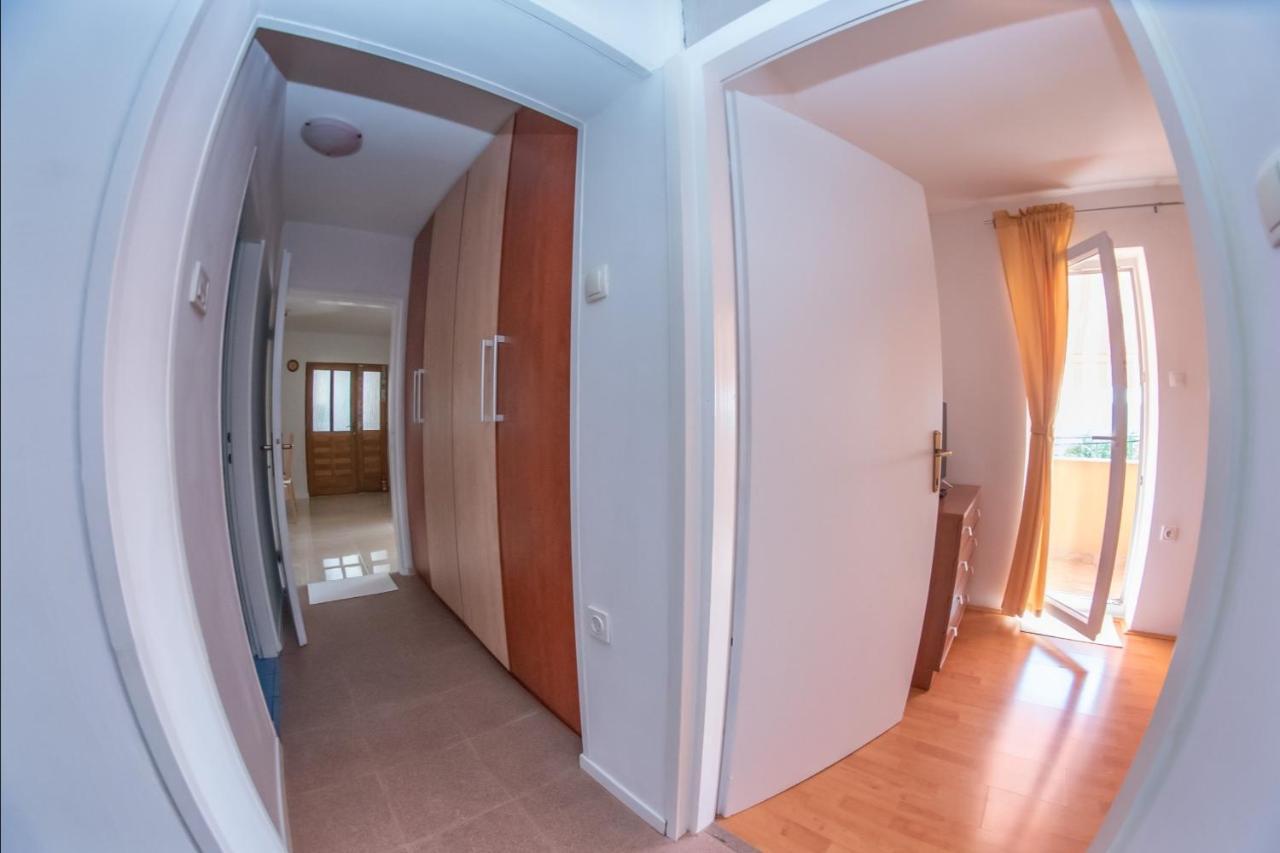 Apartman Sous Les Rochers Grizane-Belgrad Exterior photo