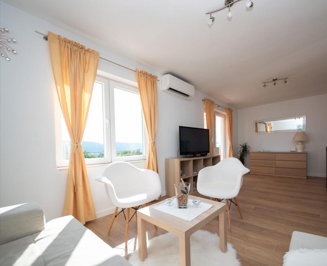 Apartman Sous Les Rochers Grizane-Belgrad Exterior photo