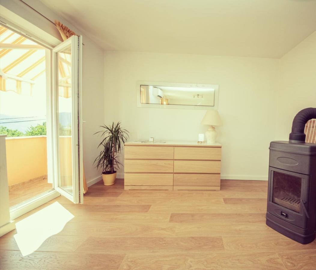 Apartman Sous Les Rochers Grizane-Belgrad Exterior photo