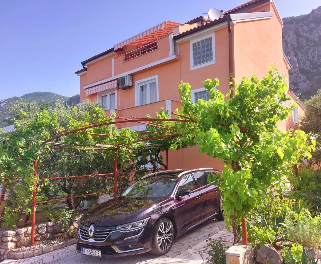 Apartman Sous Les Rochers Grizane-Belgrad Exterior photo
